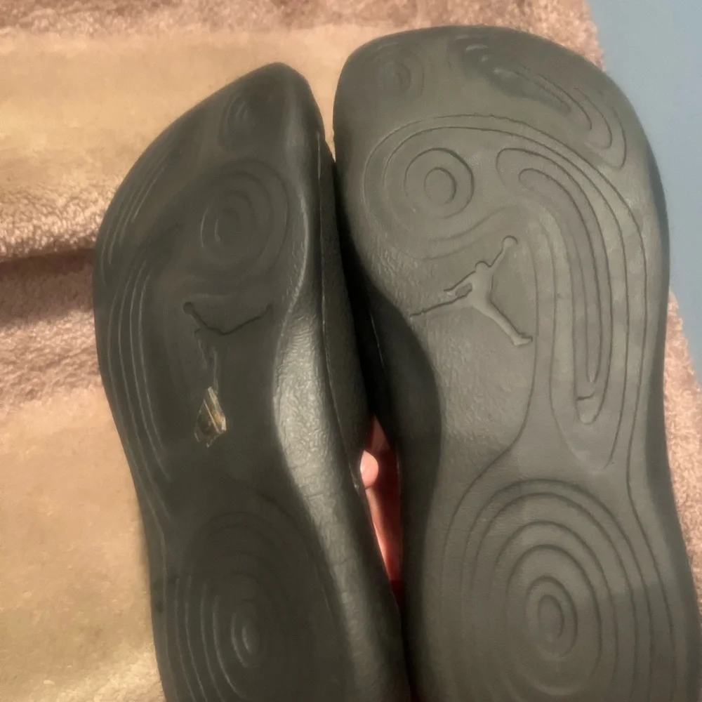 Jordan slides size 9 black. Beautiful and in great condition. So comfortable! - Picture 7 of 7